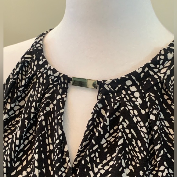 White House Black Market Top - Picture 4 of 10